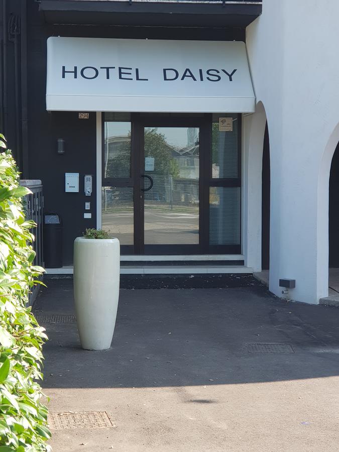 Hotel Daisy サン・ジョヴァンニ・ルパトート エクステリア 写真